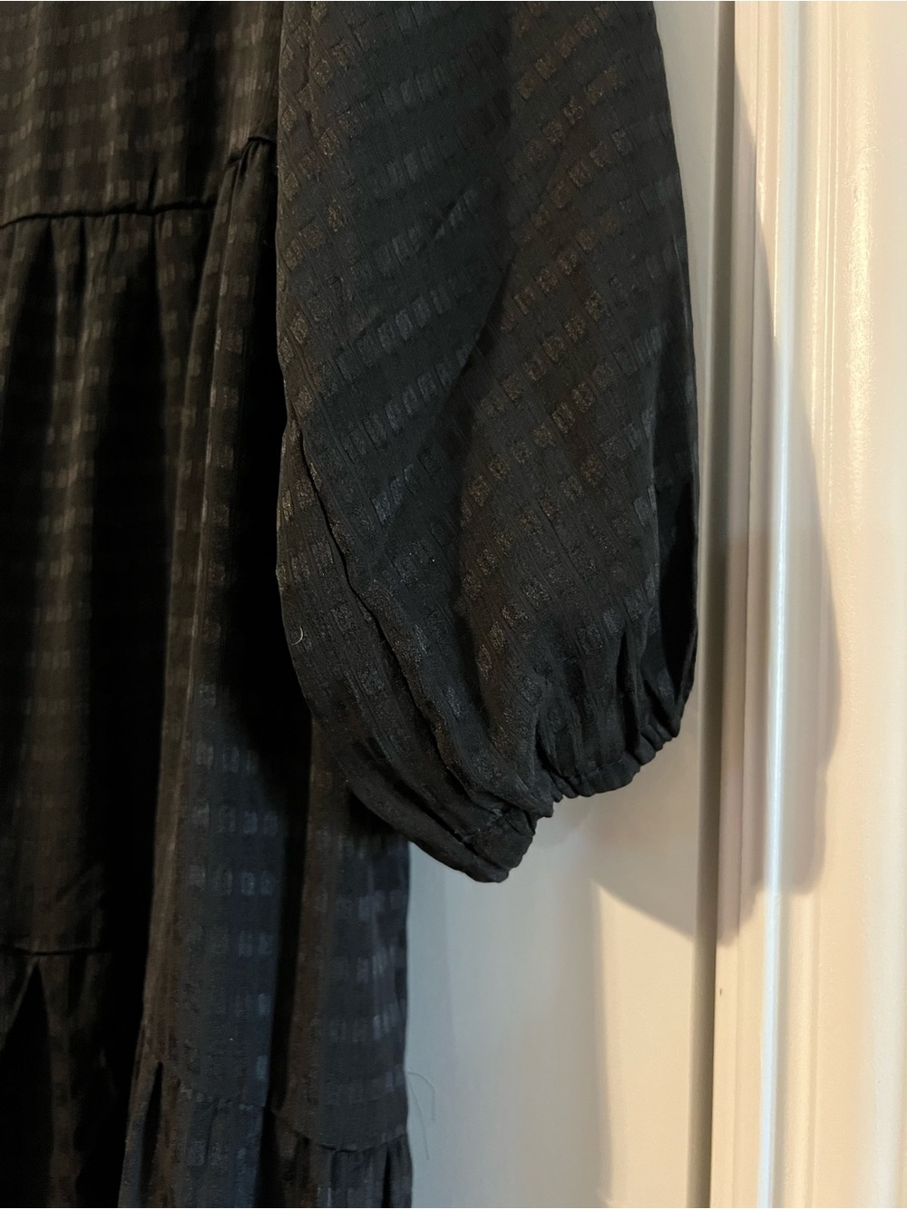 Black Tiered Long Sleeve Textured Dress - Picture 4 of 7